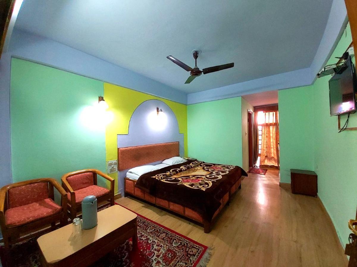 Hotel Radhe Continental Nainital Exterior foto